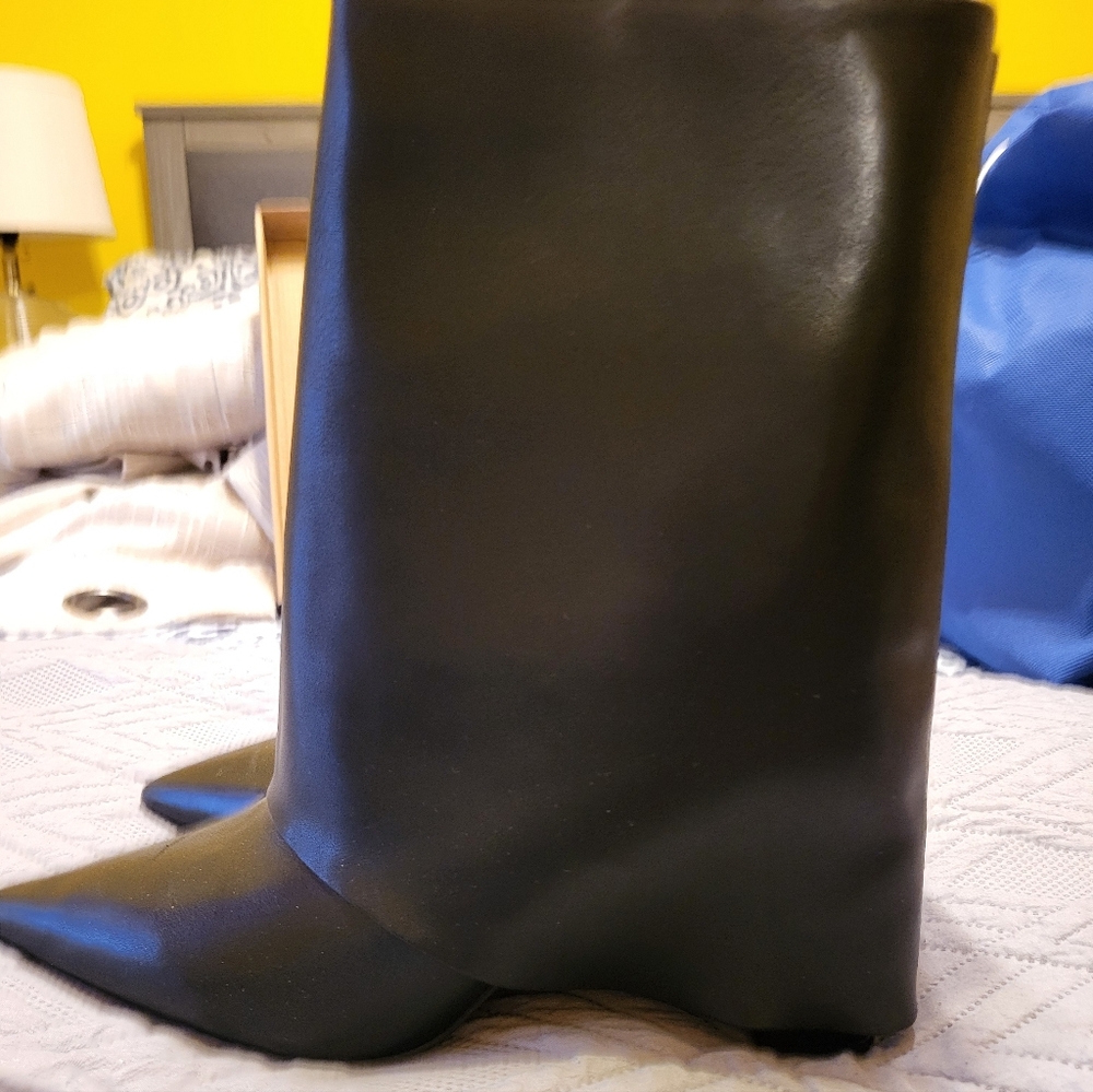 Steve Madden Tan Box